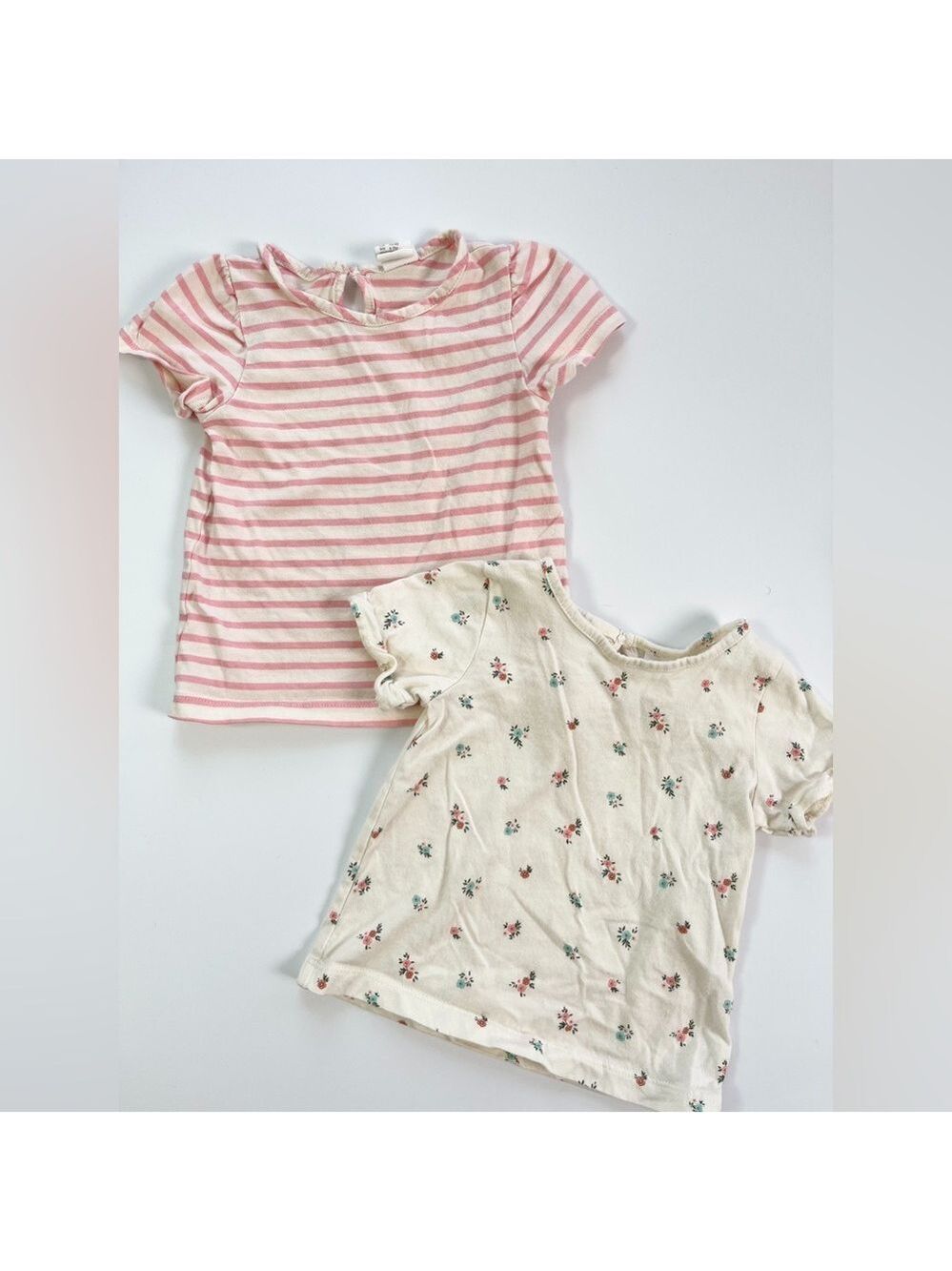 🩵4/$20‎ H&M Pink Striped and Cream Floral Kids Tees